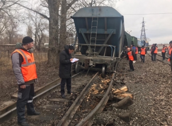 Ищут виновных в схождении с рельс 6 вагонов поезда в Волгограде